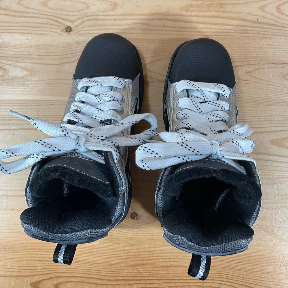NWOB Bari Hockey Skate Boots Rookie Kids 5.5 M Black Silver Water Resistant
